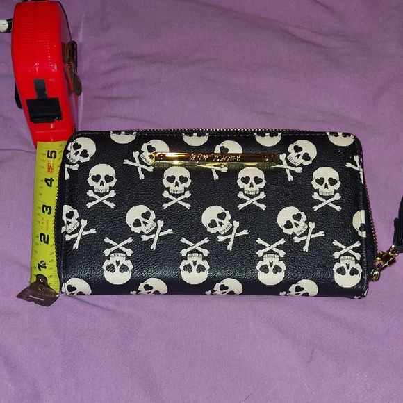Betsey Johnson Black Wallet with White/Bone Skull Print and Gold Accents - Picture 6 of 7